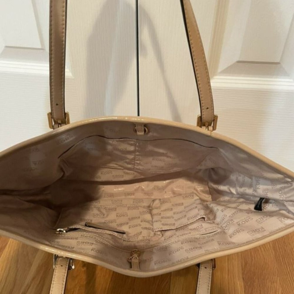 MICHAEL KORS LARGE PALE PINK PATENT LEATHER TOTE